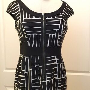 MAGGIE LONDON Black/White zip up front Dress size 8